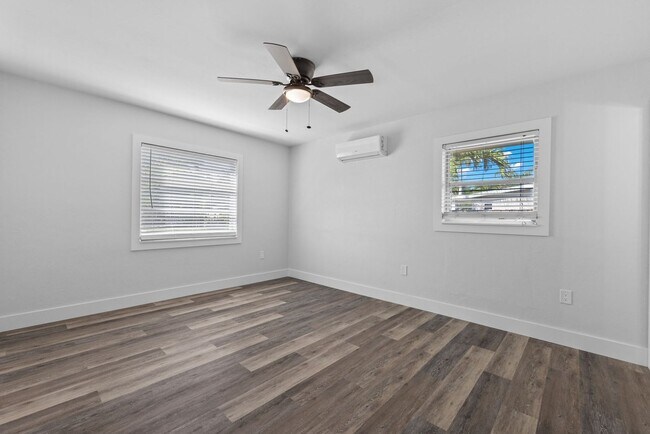 Building Photo - SFH Fort Myers 1561