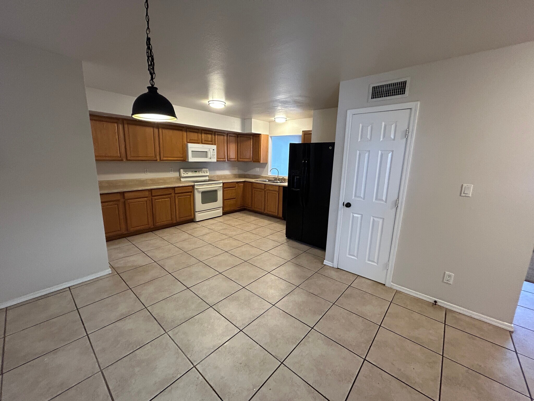 Building Photo - 6150 W Mauna Loa Ln