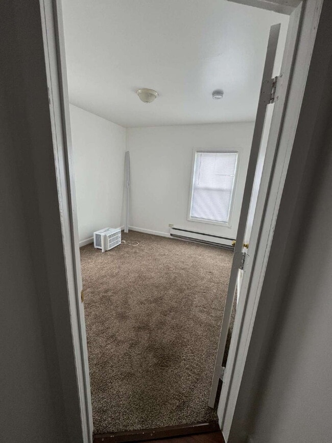 Building Photo - Spacious 2-Bedroom Apartment in Chicago Heights with Parking & Private Entrances