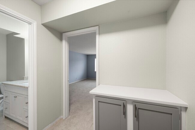 Building Photo - 11550 Chimney Rock Rd
