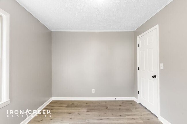 Building Photo - 16 Pelzer St