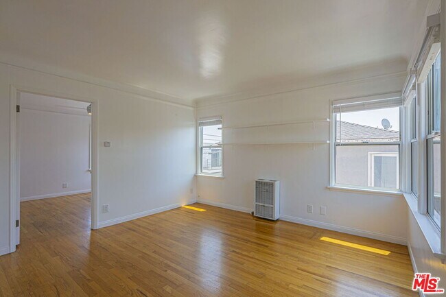 Building Photo - 2110 California Ave
