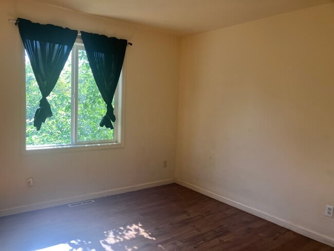 Building Photo - 1357 N 17th St