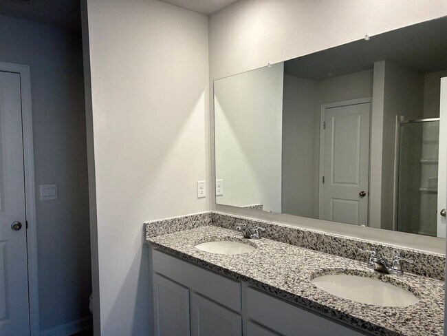 Building Photo - 1114 Bramhall Dr