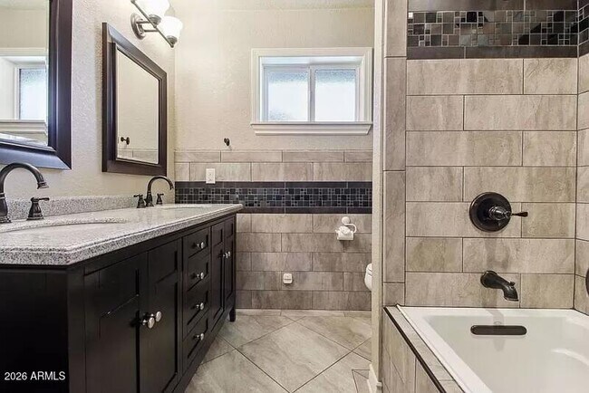 Building Photo - 3013 S Fairway Dr