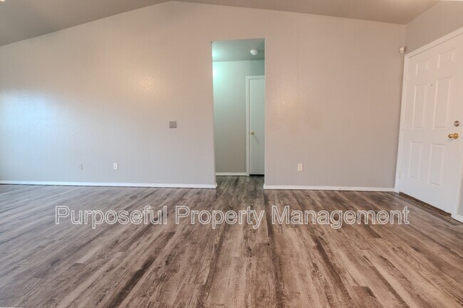 Building Photo - 414 Calla Lily Ln