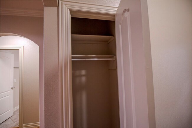 Building Photo - 202 Dawn Dr