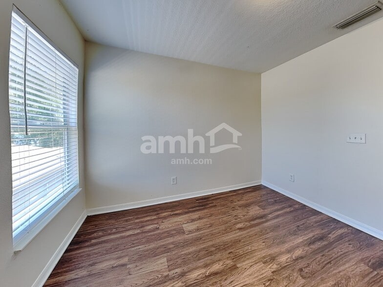 Building Photo - 8523 Deer Chase Dr