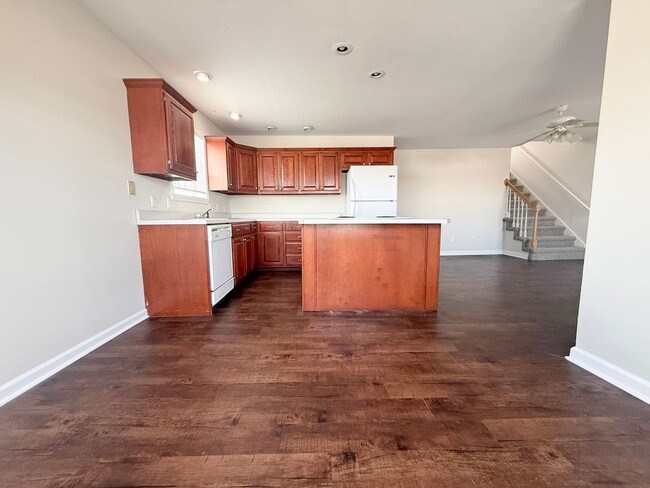 Building Photo - 430 W Stevens St