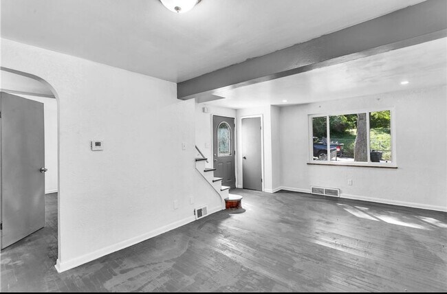 Building Photo - 3111 Mary St