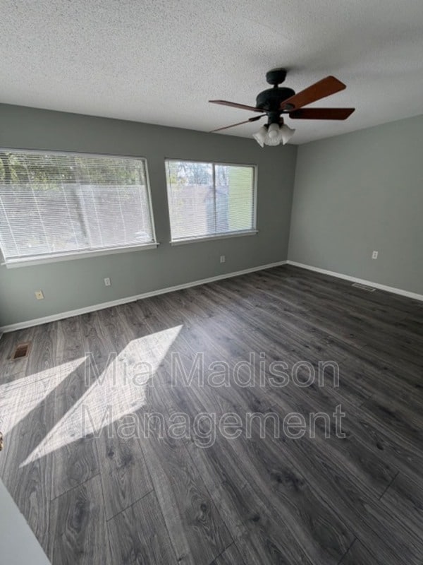 Building Photo - 527 Tibet Ave