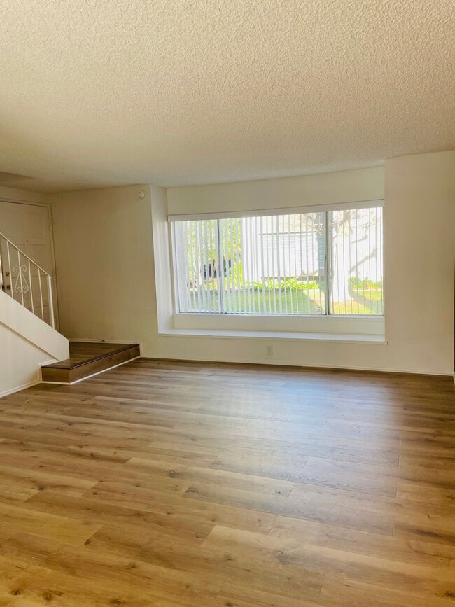 Building Photo - Renovated 3-bedroom townhouse in Todd Ranch with garage and spacious yard