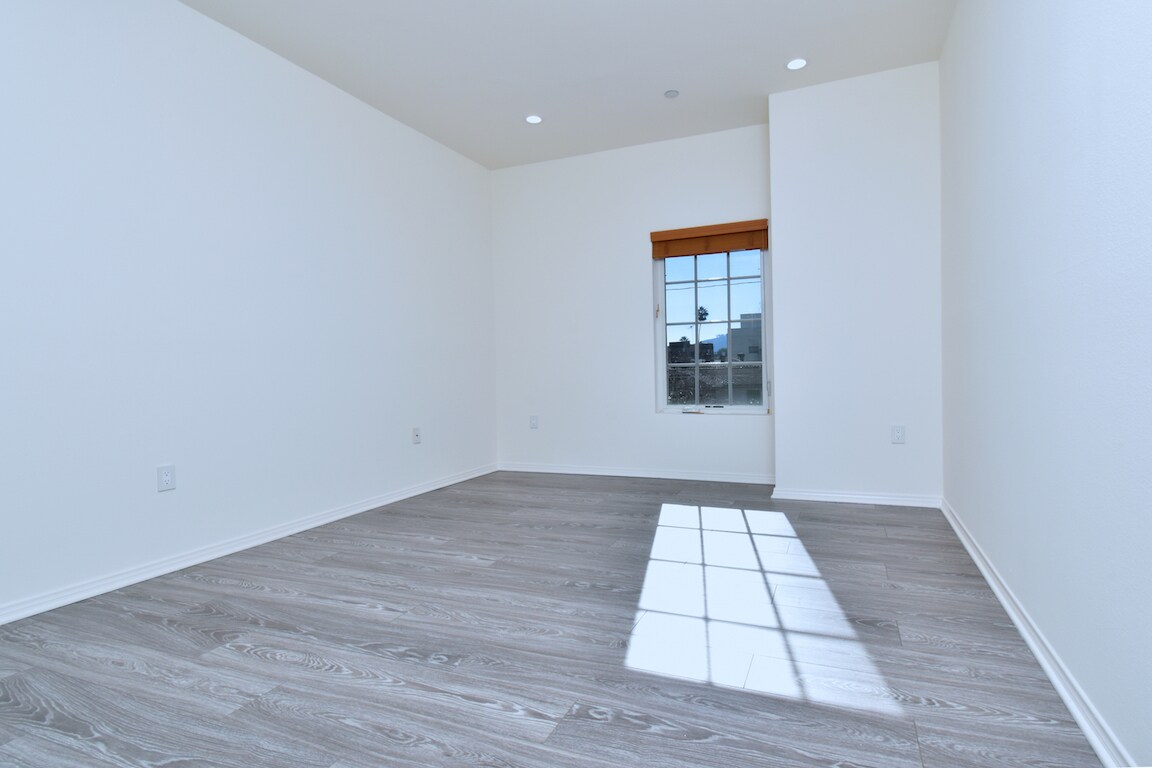 Building Photo - 11215 Huston St