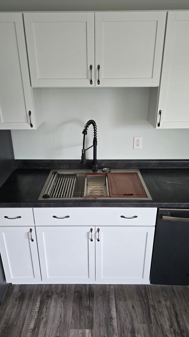 Building Photo - 2009 Frisse Ave