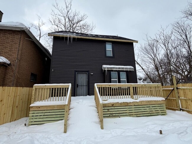 Building Photo - For Lease : 5 bedroom 1 1/2 bathroom fully renovated home in nice area. Call KPM 313-429-3244