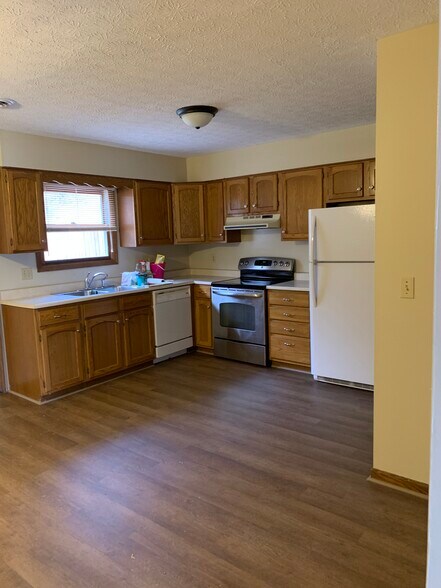 Building Photo - 5459 Hebbardsville Rd