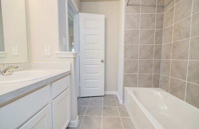 Building Photo - 8411 Beacon Bay Cir