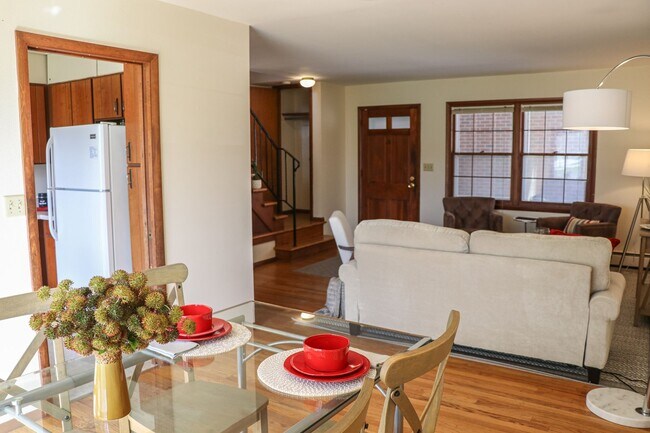 Building Photo - 1913 Douglas Ave