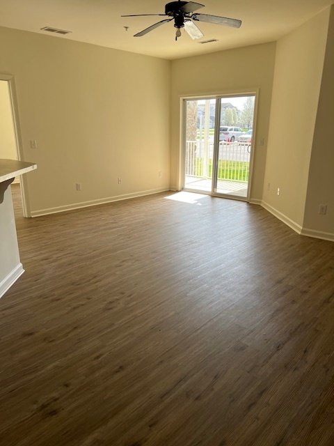 Living room Entry - 140 Rock Ledge Ct