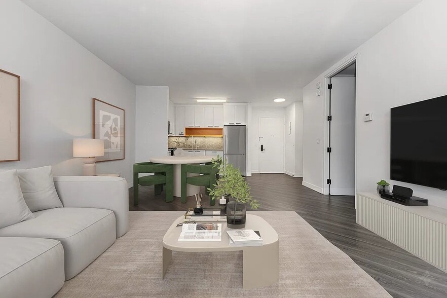 Building Photo - 250 E Houston St