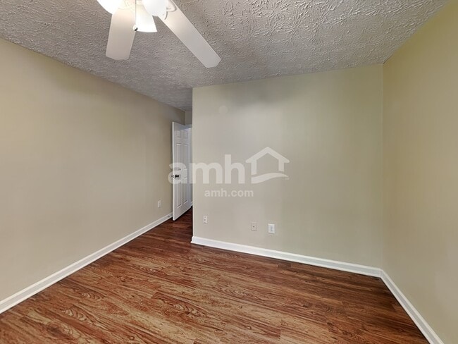 Building Photo - 2656 Lake Park Bnd