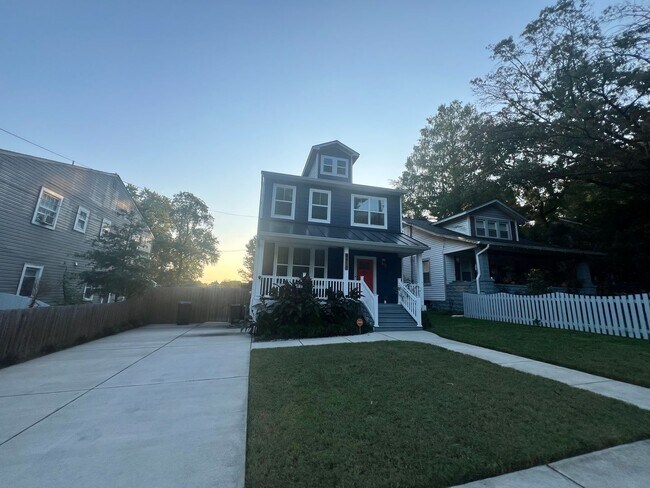 Building Photo - Stunning 4 BR/3.5 BA Single-Family Home in...