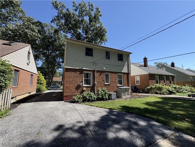 Building Photo - 602 Huntmere Dr