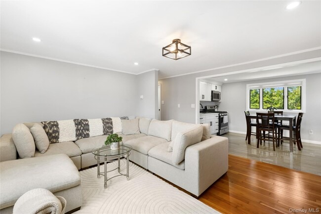 Building Photo - 851 Brook St