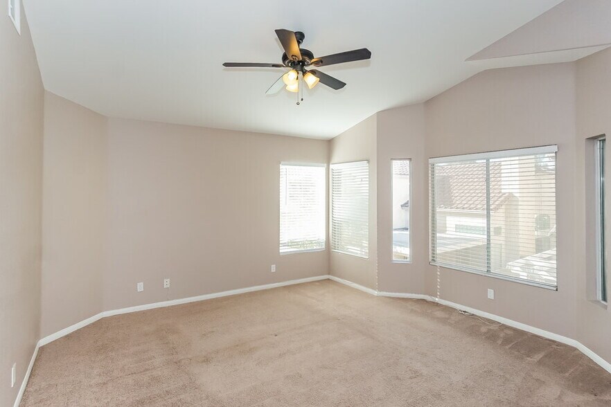 Building Photo - 271 Bluefield Ln