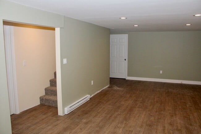 Building Photo - 202 N Ridge Run