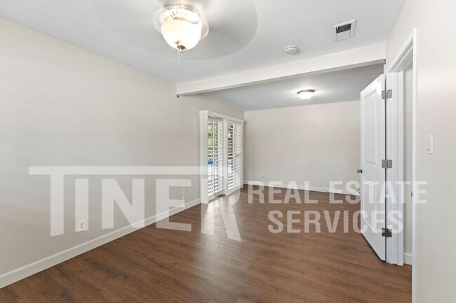 Building Photo - 8 Saratoga Cir