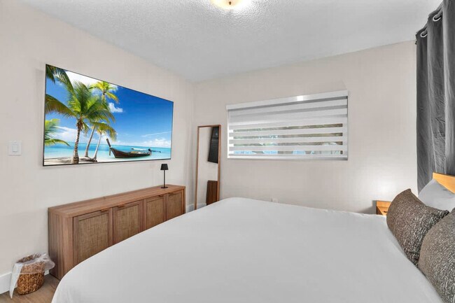 Building Photo - 8225 SW 39th St