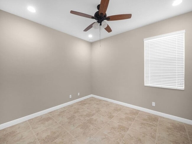 Building Photo - 12115 SW Bennington Cir