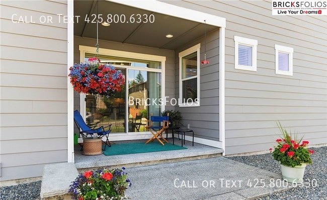 Building Photo - Elevate Your Lifestyle in the Heart of Puy...