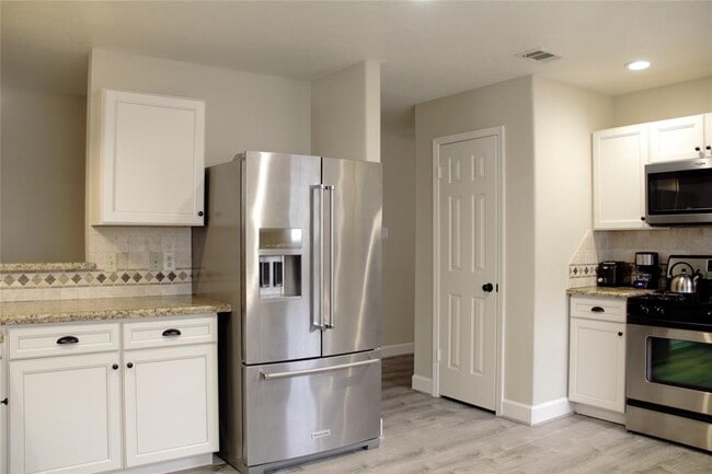 Building Photo - 1803 Edinburg Ave