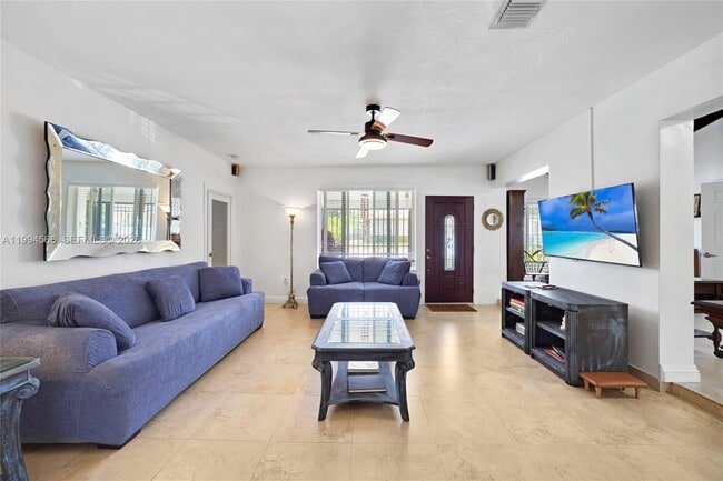 Building Photo - 2834 SW 33rd Ave