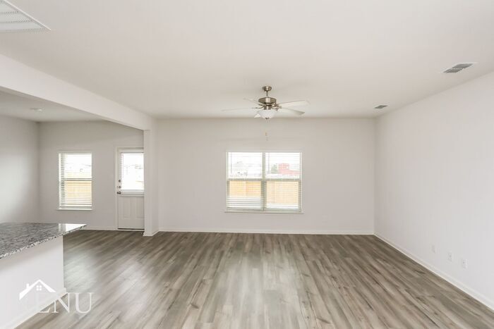 Building Photo - 2016 Hialeah Dr