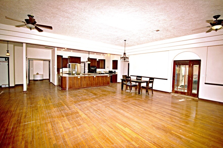 Building Photo - 609 6th St