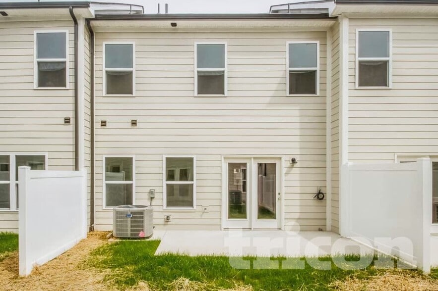 Building Photo - 406 Riverwood Ct