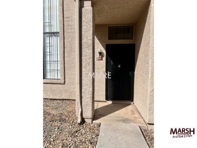 Building Photo - Nice 2 bedroom townhome with all appliances &amp; community pool in Mesa!