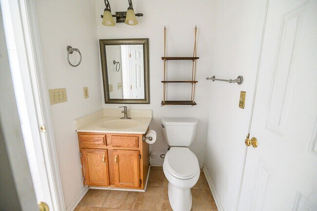 Building Photo - Wonderful and Spacious 3 bedroom home 2.5 bath in High Point with 2 car garage and large fenced-i...