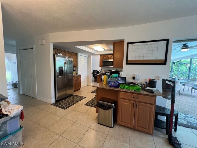 Building Photo - 858 Rose Way