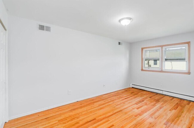 Building Photo - 145 Hobart Ave