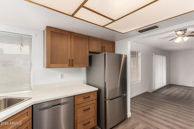 Building Photo - 5055 W Vogel Ave