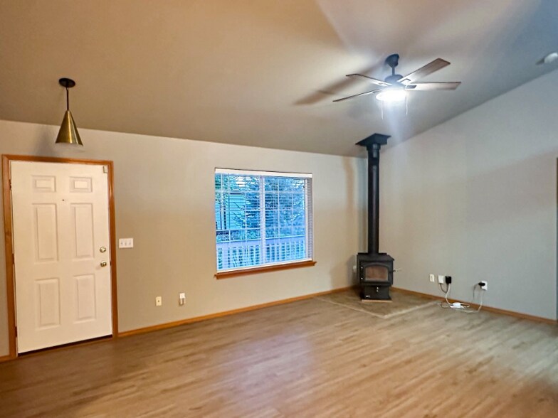 Building Photo - 1428 W Heron Ave