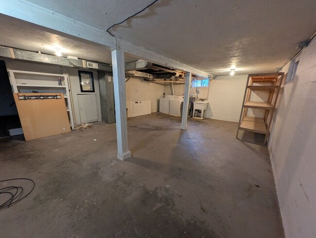 Building Photo - Quaint 2 Bedroom in Navy Yard City - TONS of Extra Space! Available Now!