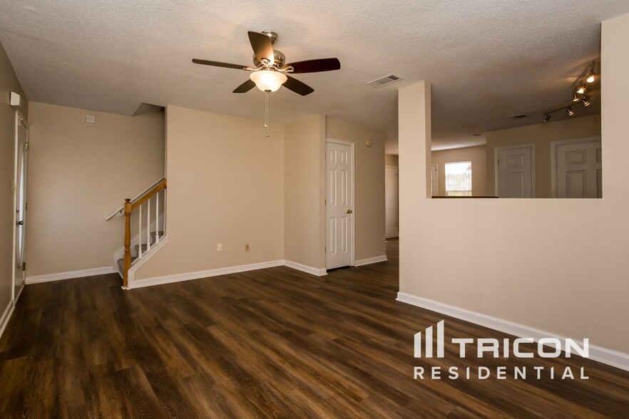 Building Photo - 815 Tramore Dr