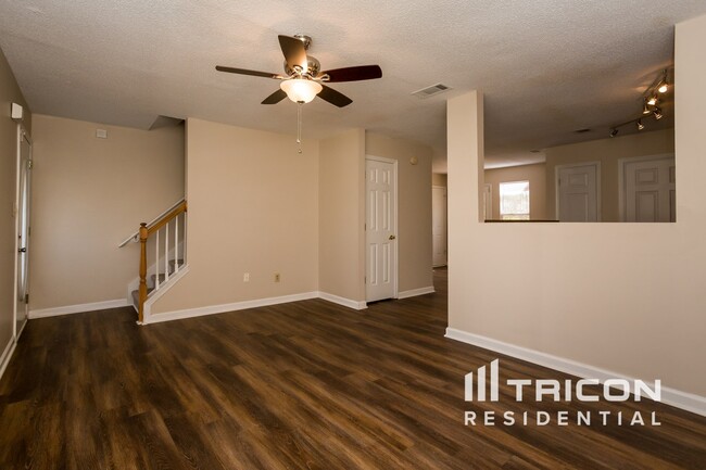 Building Photo - 815 Tramore Dr