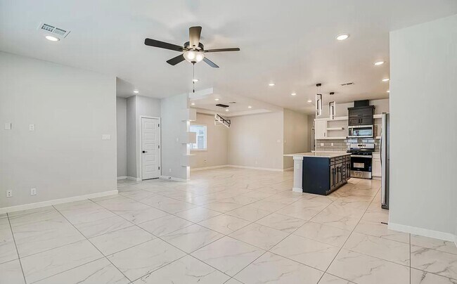 Building Photo - 8937 Mount Rushmore Ln