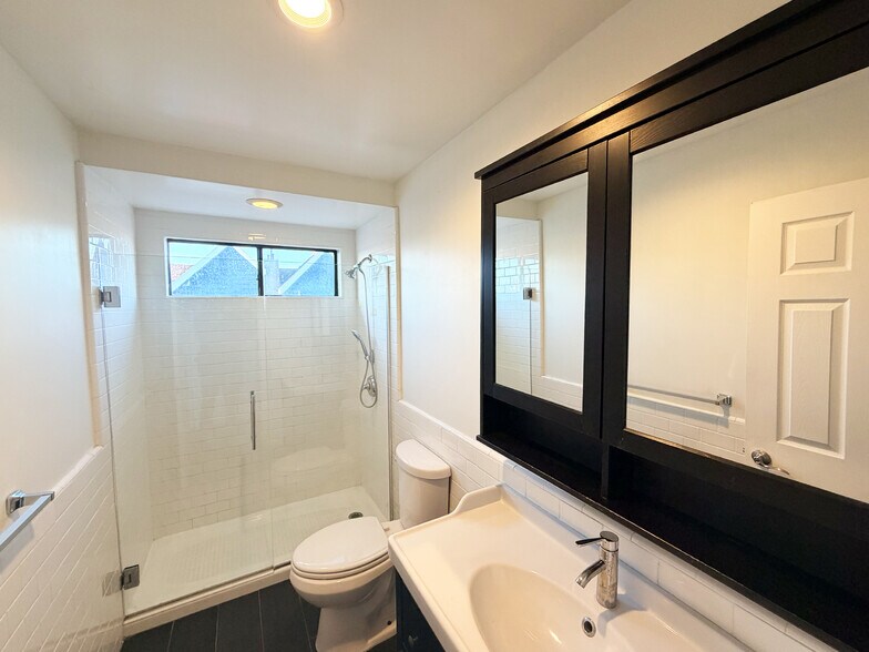 Building Photo - 7305 Milwood Ave